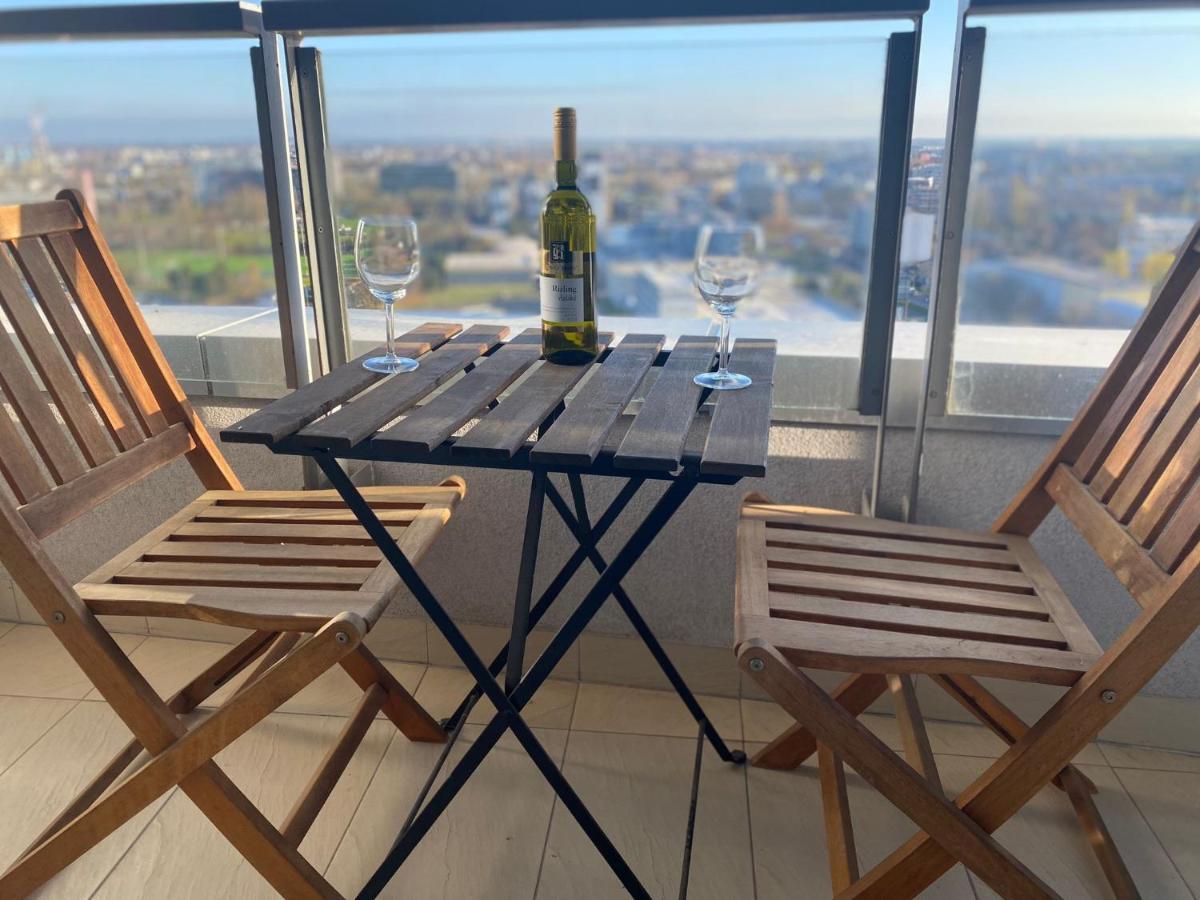 Fantastic View From The 20Th Floor Appartement Bratislava Buitenkant foto